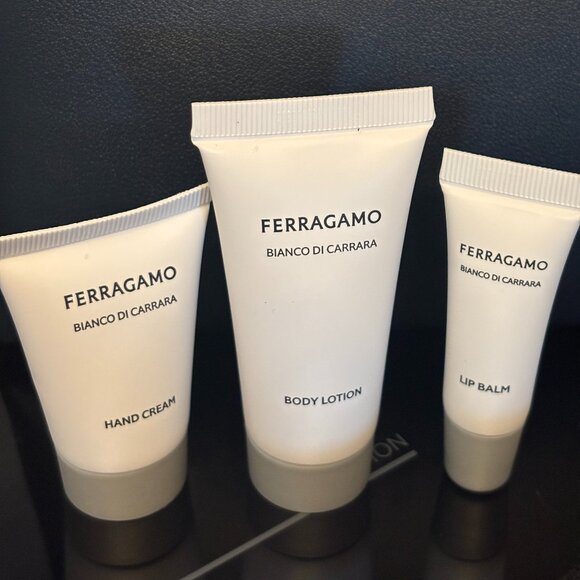 Ferragamo Blue Cosmetic Amenity Bag Skincare Kit First Class Air India New - Picture 2 of 8